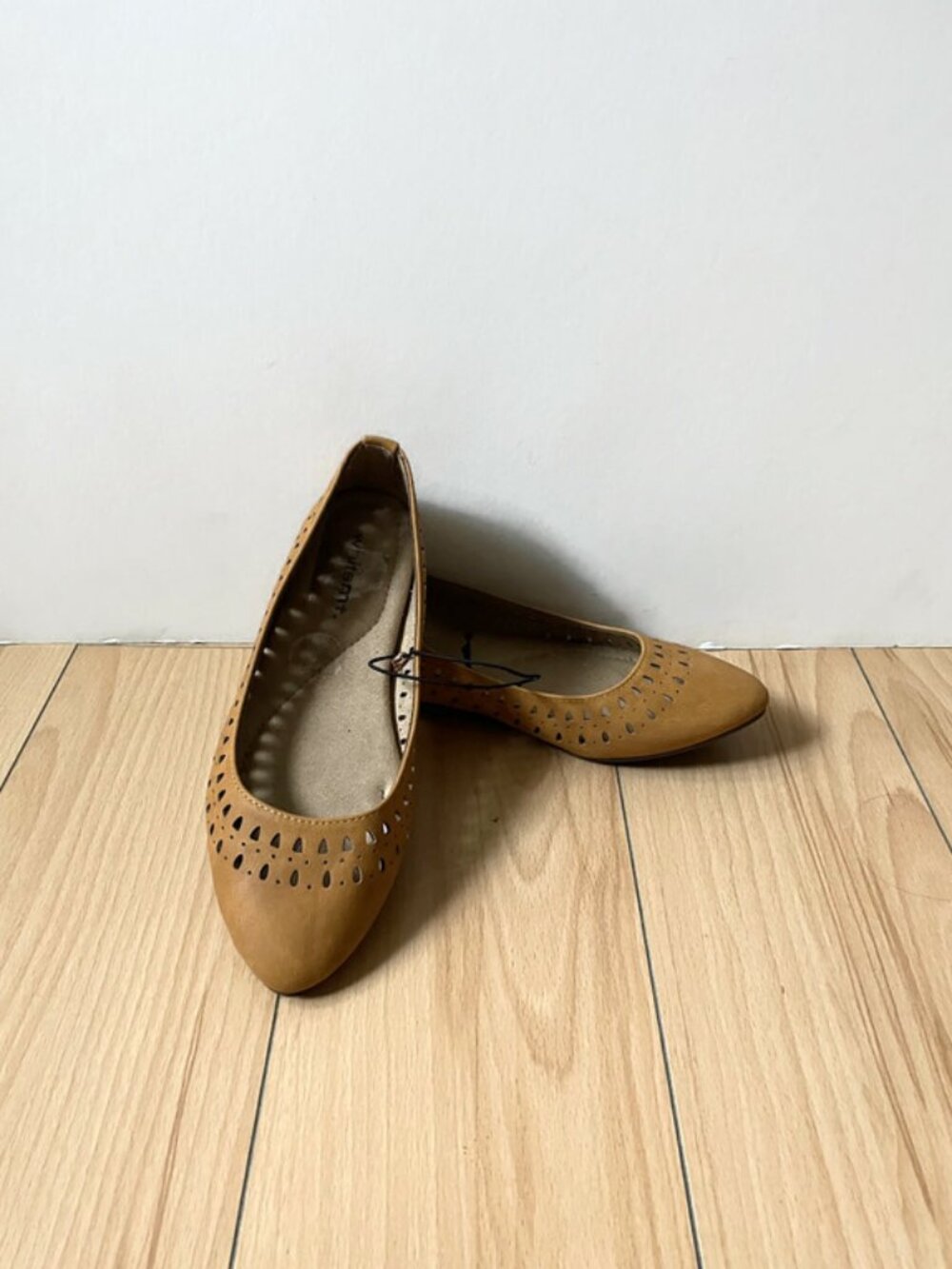 White mt. Lightweight summer flats with memory cushion